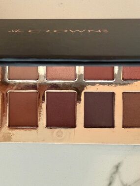 NEW UNUSED Crown Pro 10-Color Eyeshadow Palette